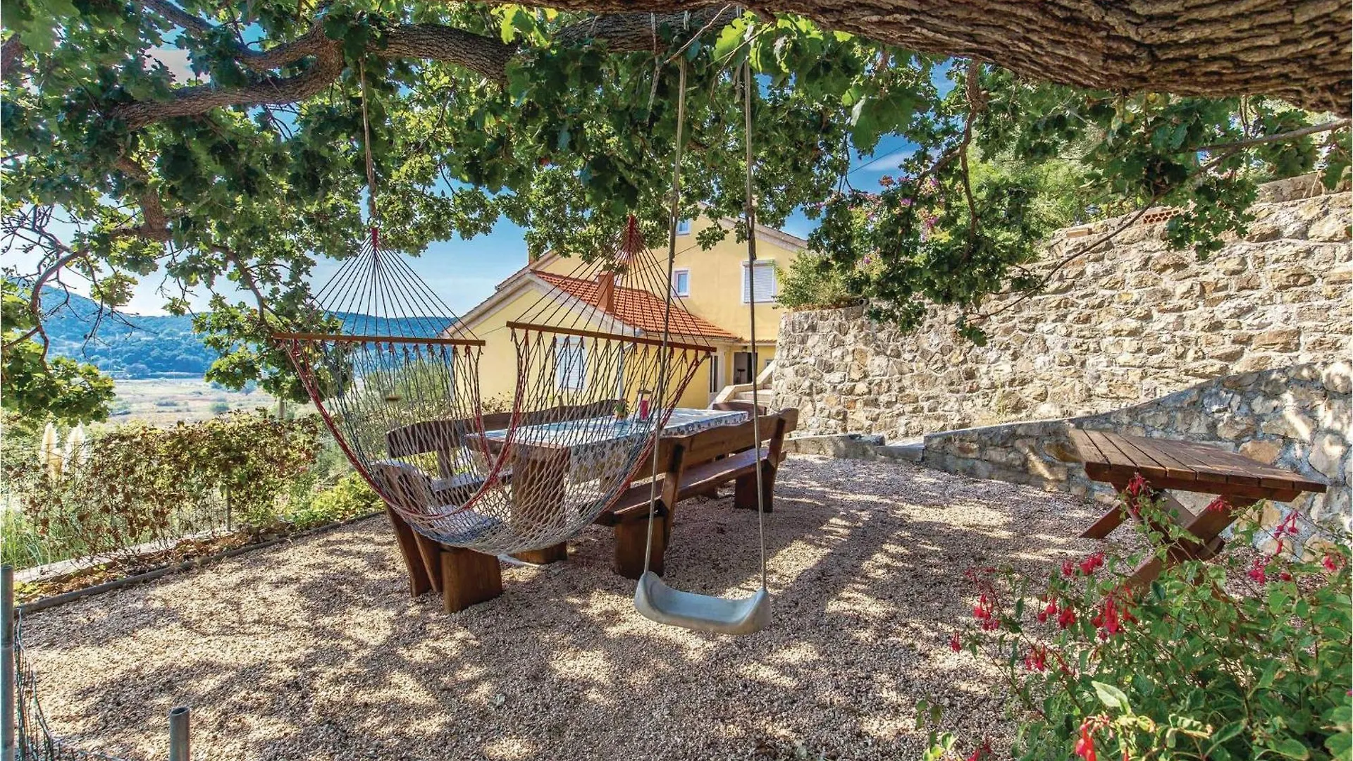Amazing Apartment In Supetarska Draga With Wifi